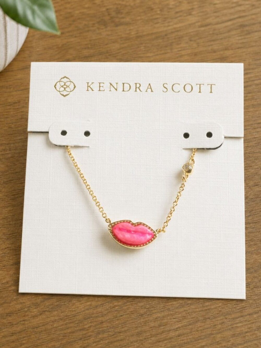 Kendra Scott lip pendant necklace